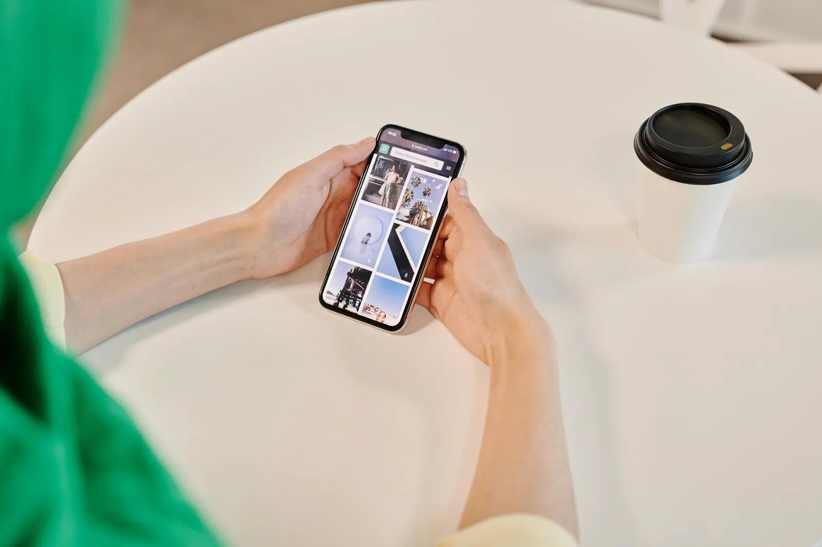 Video doorbell live view on a phone